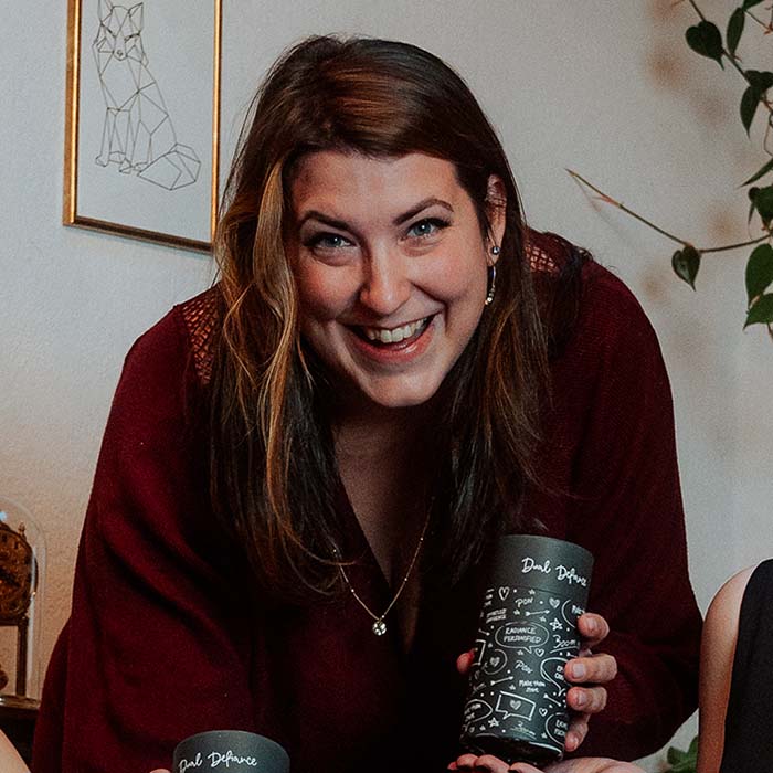 Anne Kasten ist Gründerin der Marke Dual Defiance und Co-Hostess des Podcasts Purpose. Power. Perspektiven. 