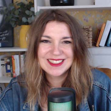 Sandra Hösler ist Marketing Expertin, selbstständige Beraterin und Co-Hostess des Podcasts Purpose. Power. Perspektiven. 